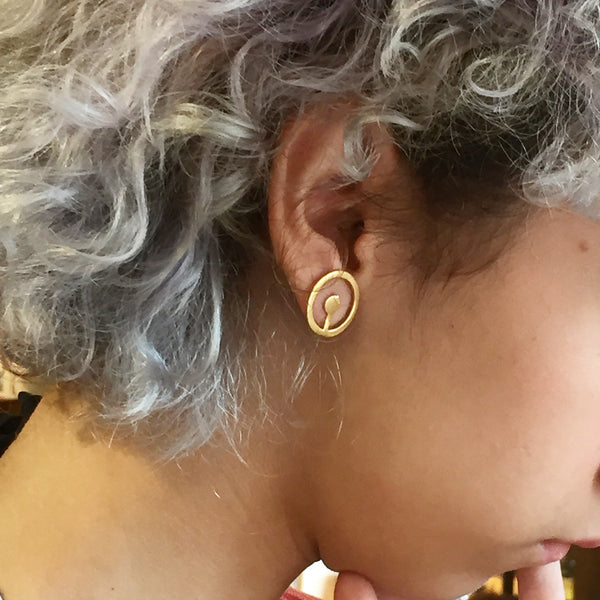 Circle Point Earrings Gold